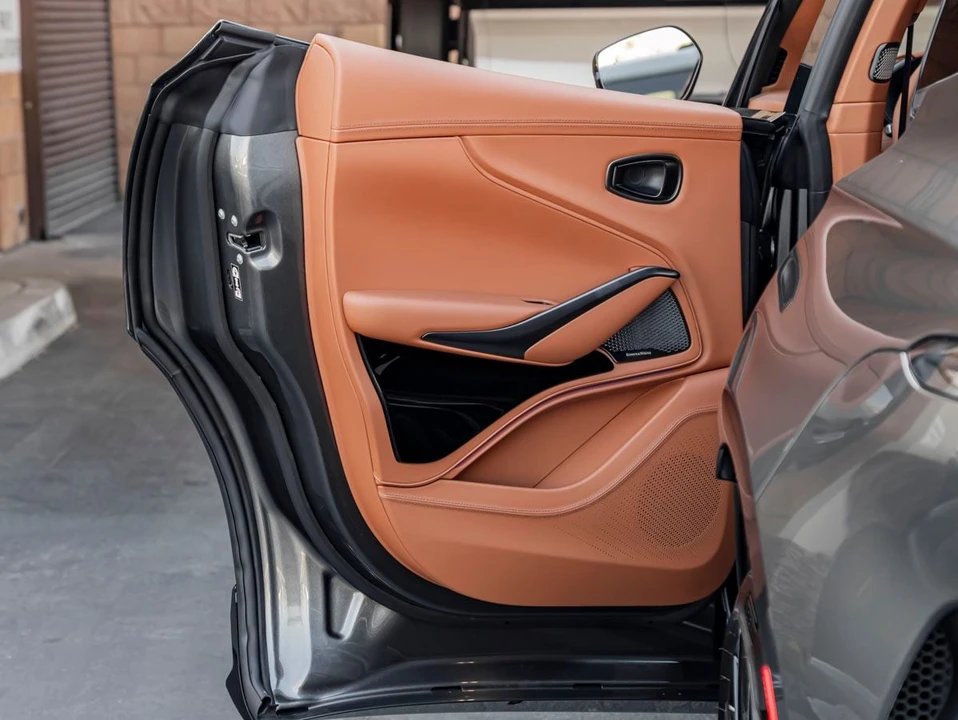 2026 Aston Martin DBX - Image 24 of 31