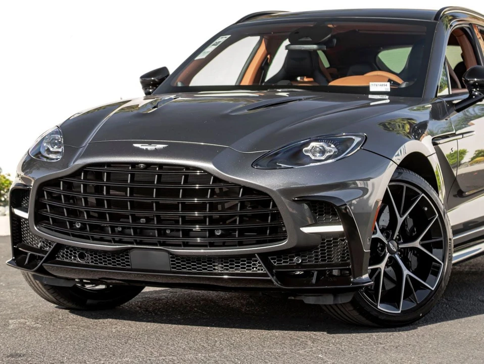 2026 Aston Martin DBX - Image 2 of 31