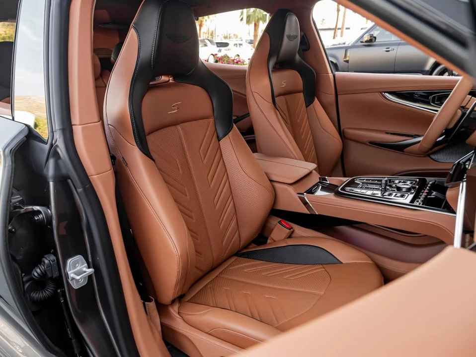 2026 Aston Martin DBX - Image 31 of 31
