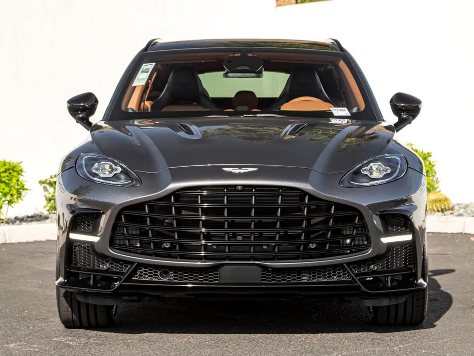 2026 Aston Martin DBX - Image 3 of 31