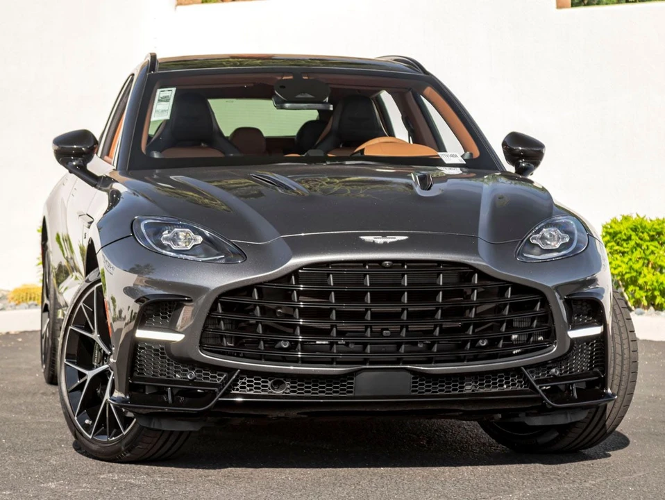 2026 Aston Martin DBX - Image 4 of 31
