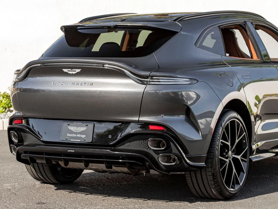 2026 Aston Martin DBX - Image 7 of 31