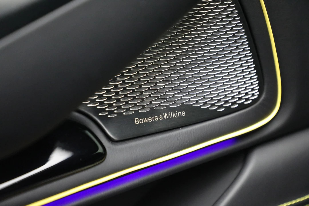 2026 Aston Martin DBX - Image 29 of 31