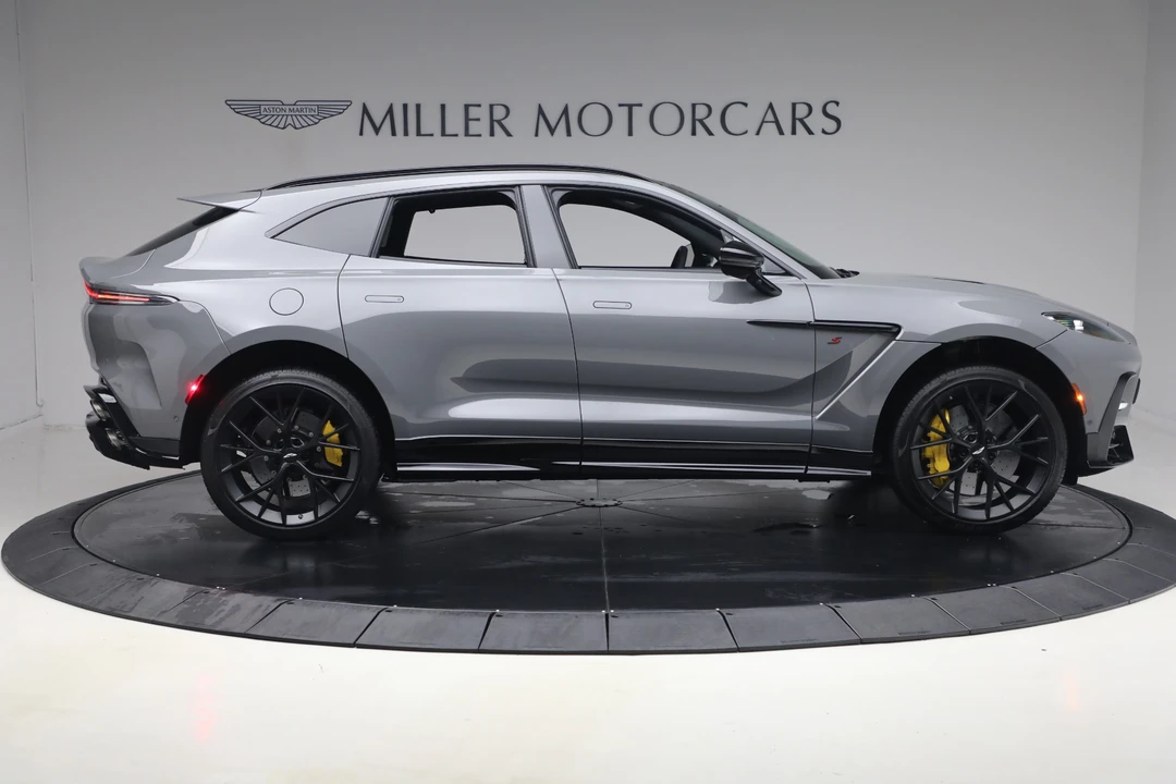 2026 Aston Martin DBX - Image 10 of 31