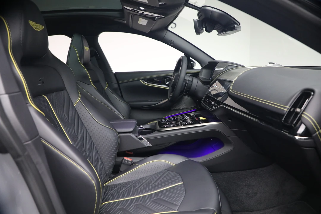2026 Aston Martin DBX - Image 23 of 31