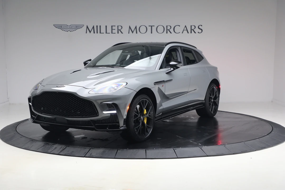 2026 Aston Martin DBX - Image 2 of 31