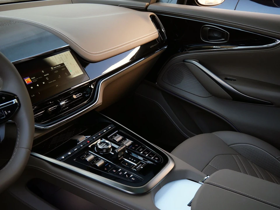 2026 Aston Martin DBX 707 - Image 19 of 29