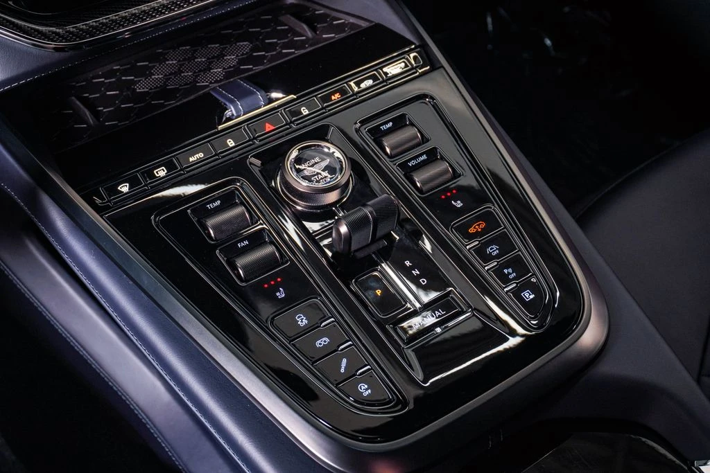 2026 Aston Martin DBX - Image 30 of 31