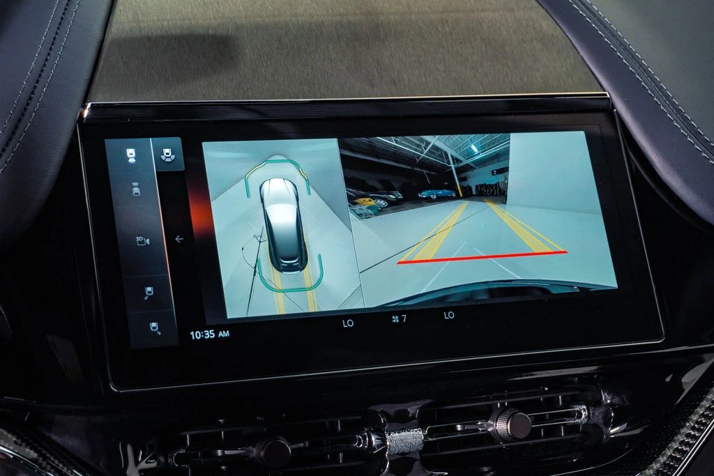 2026 Aston Martin DBX - Image 29 of 31