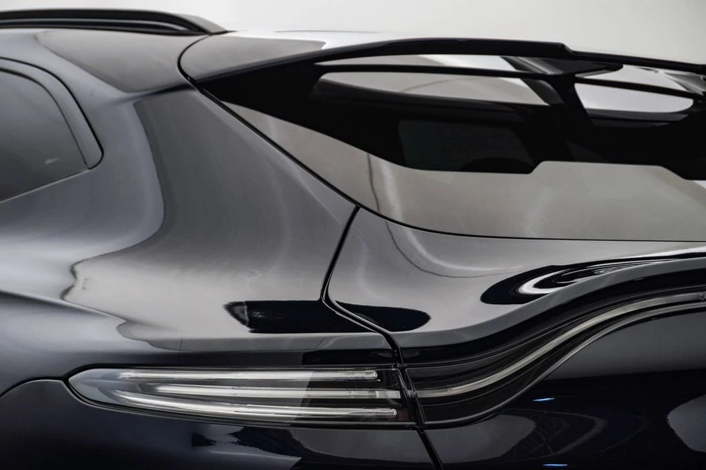 2026 Aston Martin DBX - Image 13 of 31