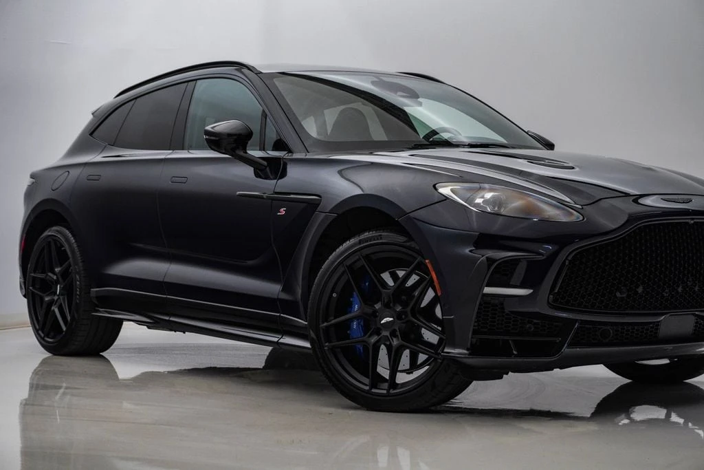 2026 Aston Martin DBX - Image 2 of 31