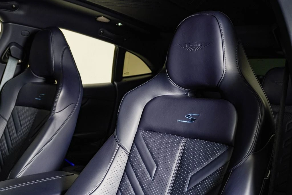 2026 Aston Martin DBX - Image 23 of 31
