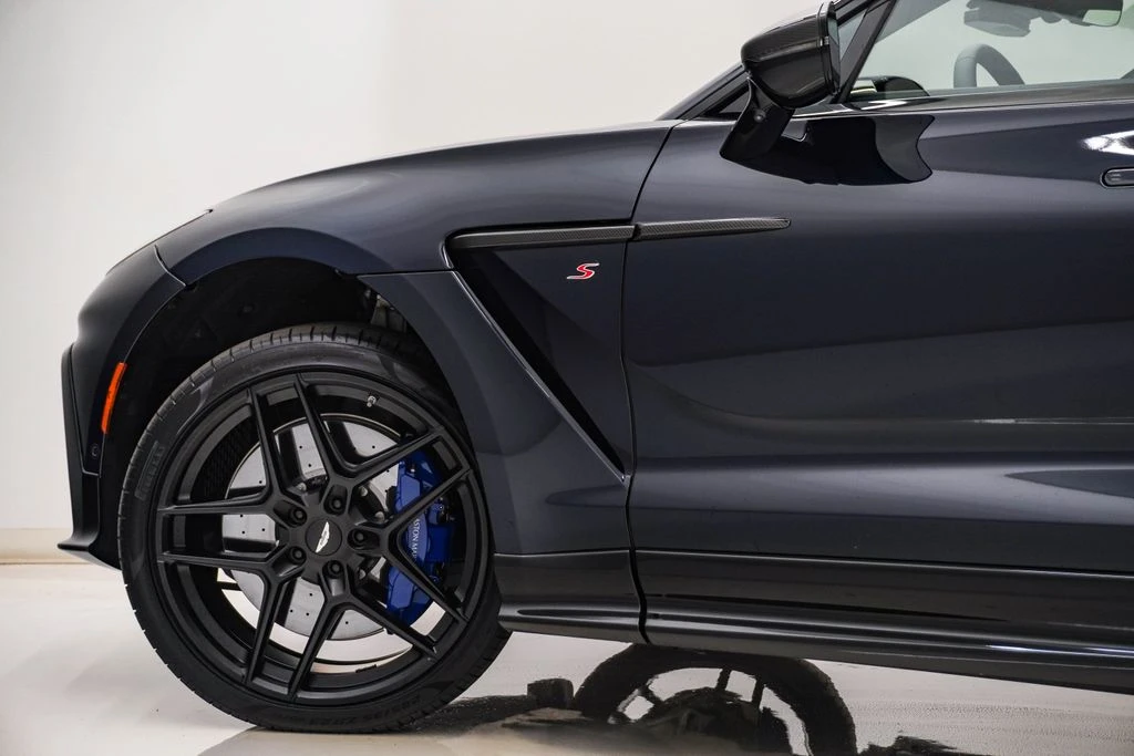 2026 Aston Martin DBX - Image 14 of 31