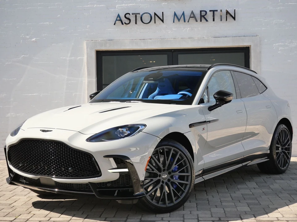 2026 Aston Martin DBX - Image 17 of 29