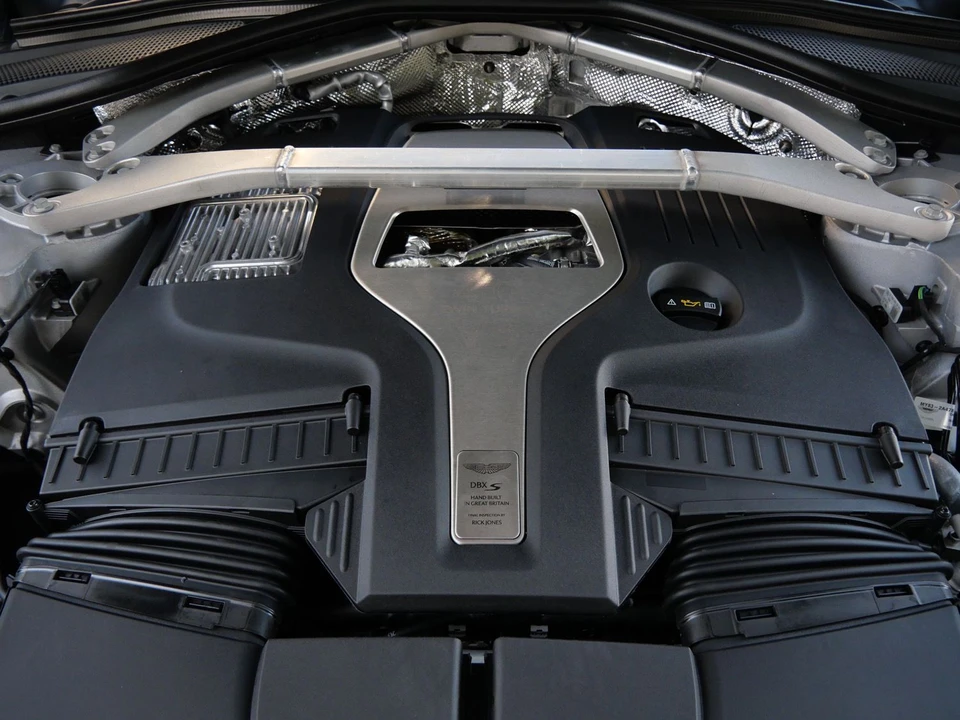 2026 Aston Martin DBX - Image 28 of 29