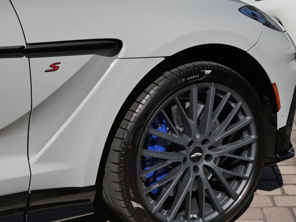 2026 Aston Martin DBX - Image 9 of 29
