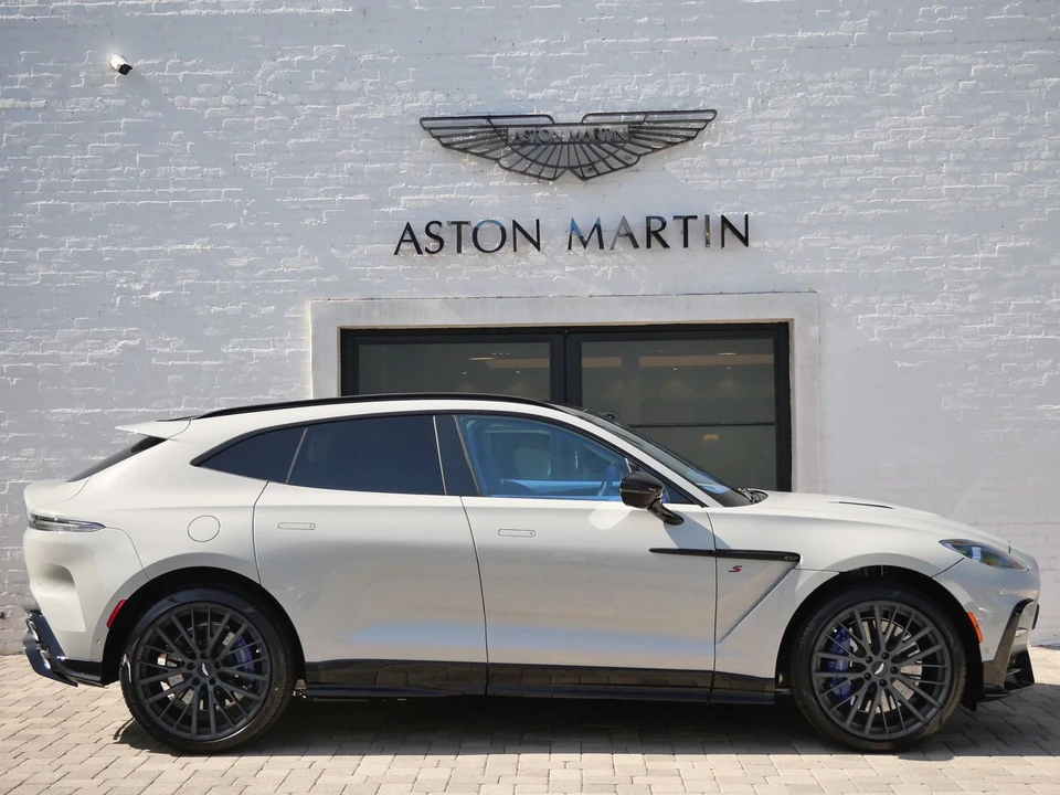 2026 Aston Martin DBX - Image 13 of 29