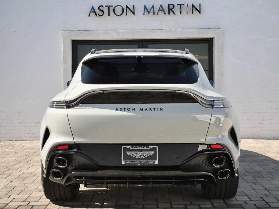 2026 Aston Martin DBX - Image 18 of 29
