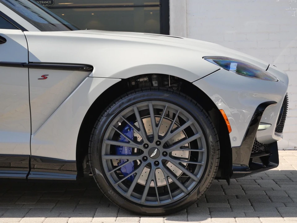 2026 Aston Martin DBX - Image 4 of 29