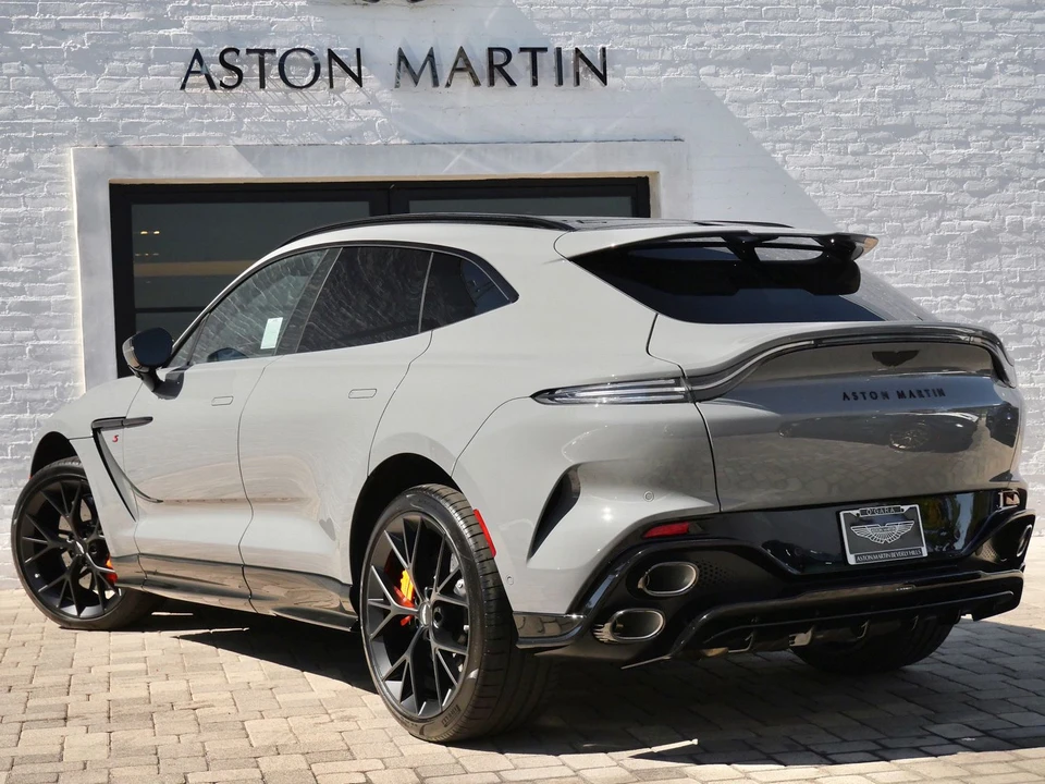 2026 Aston Martin DBX - Image 2 of 28
