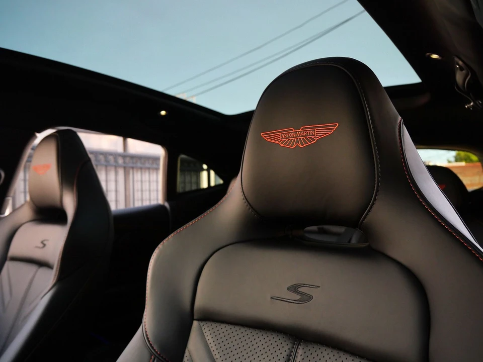 2026 Aston Martin DBX - Image 5 of 28