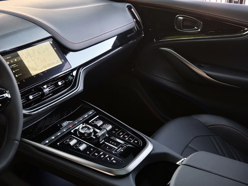 2026 Aston Martin DBX - Image 14 of 28