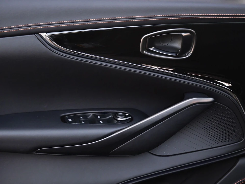 2026 Aston Martin DBX - Image 15 of 28