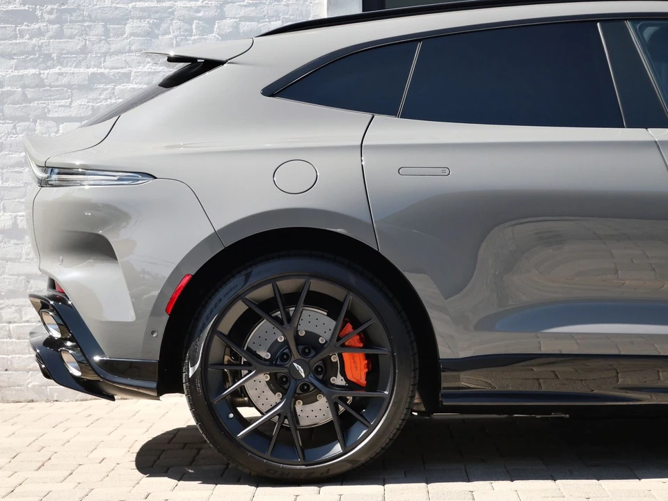 2026 Aston Martin DBX - Image 24 of 28