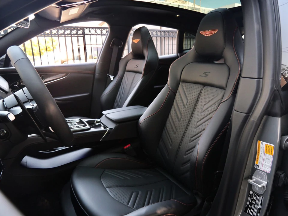 2026 Aston Martin DBX - Image 17 of 28