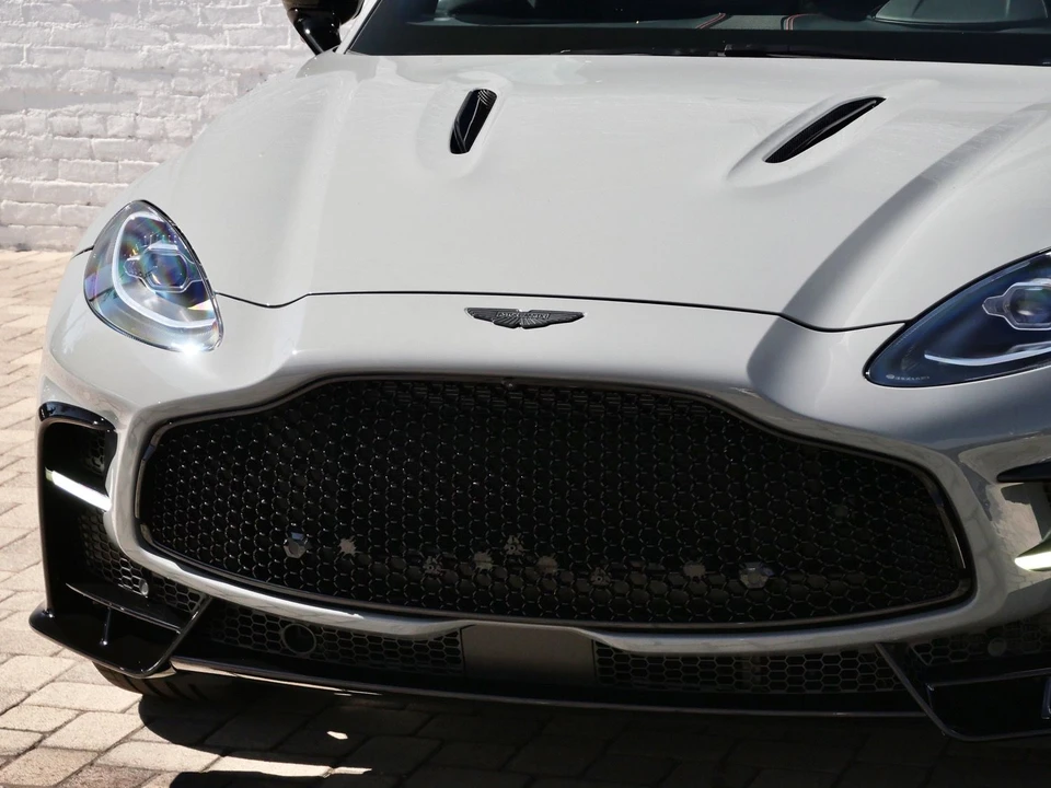 2026 Aston Martin DBX - Image 25 of 28