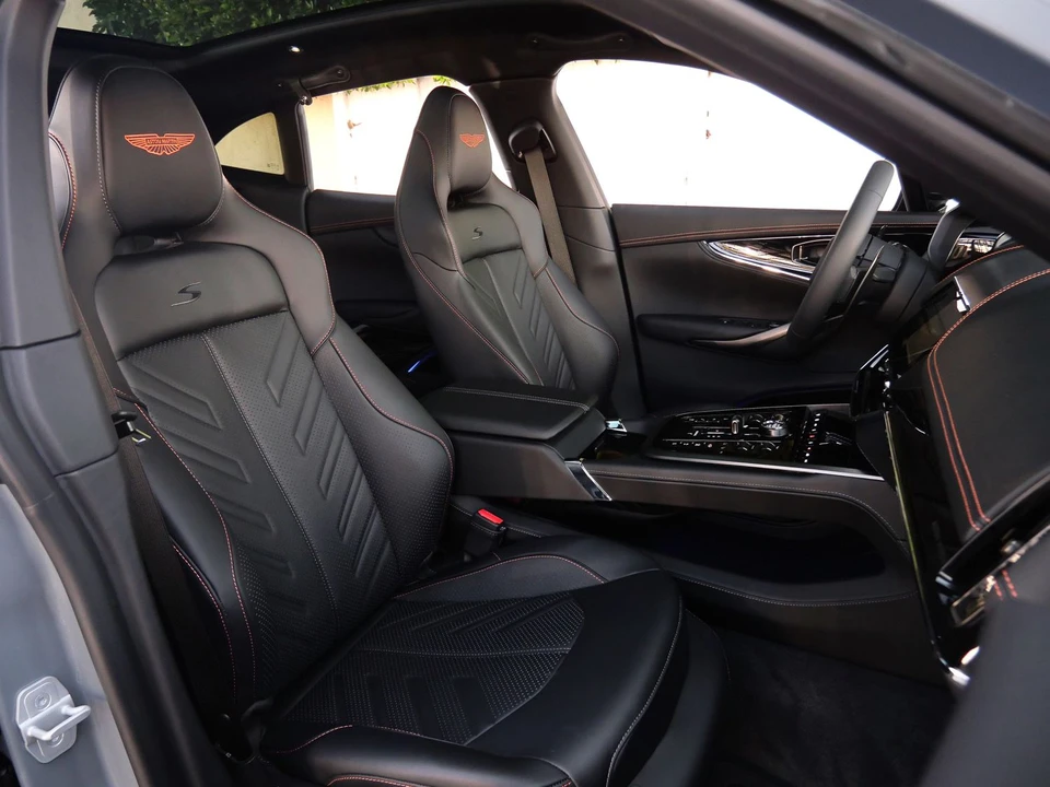 2026 Aston Martin DBX - Image 12 of 28
