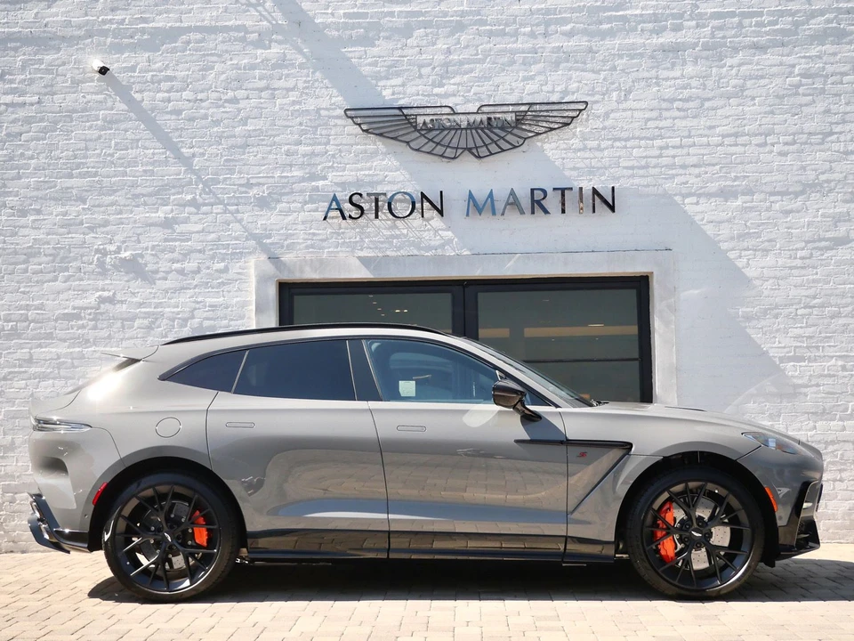 2026 Aston Martin DBX - Image 23 of 28