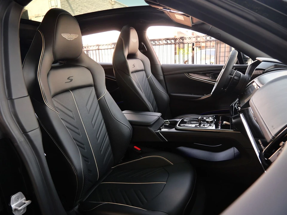 2026 Aston Martin DBX - Image 12 of 28