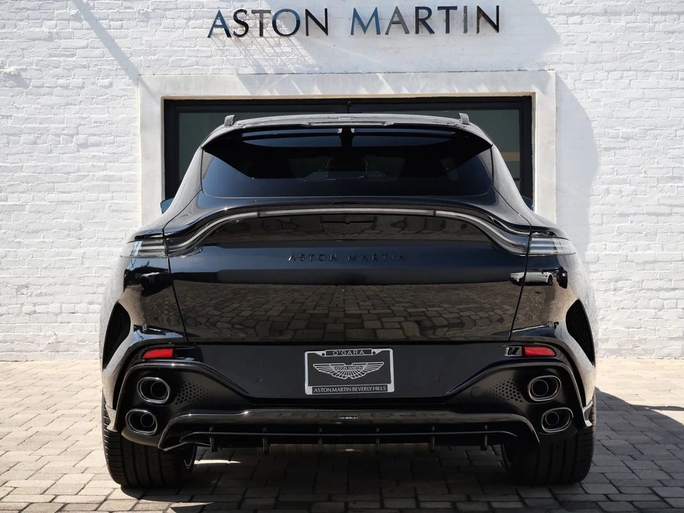 2026 Aston Martin DBX - Image 17 of 28
