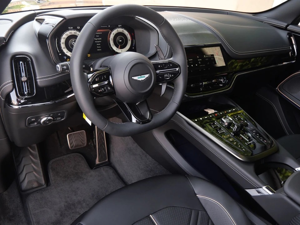 2026 Aston Martin DBX - Image 3 of 28