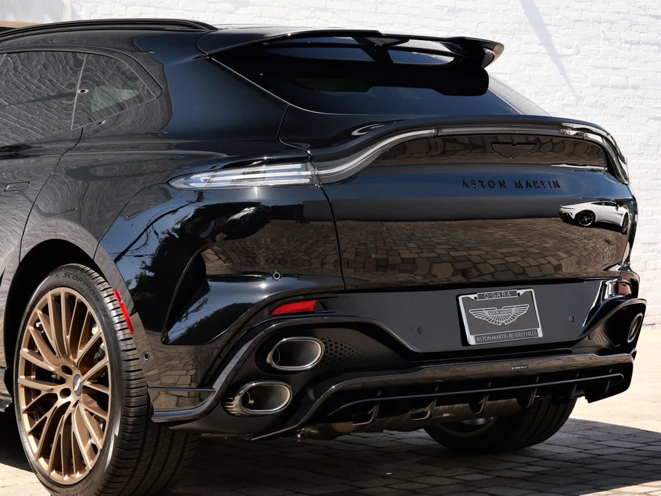 2026 Aston Martin DBX - Image 8 of 28