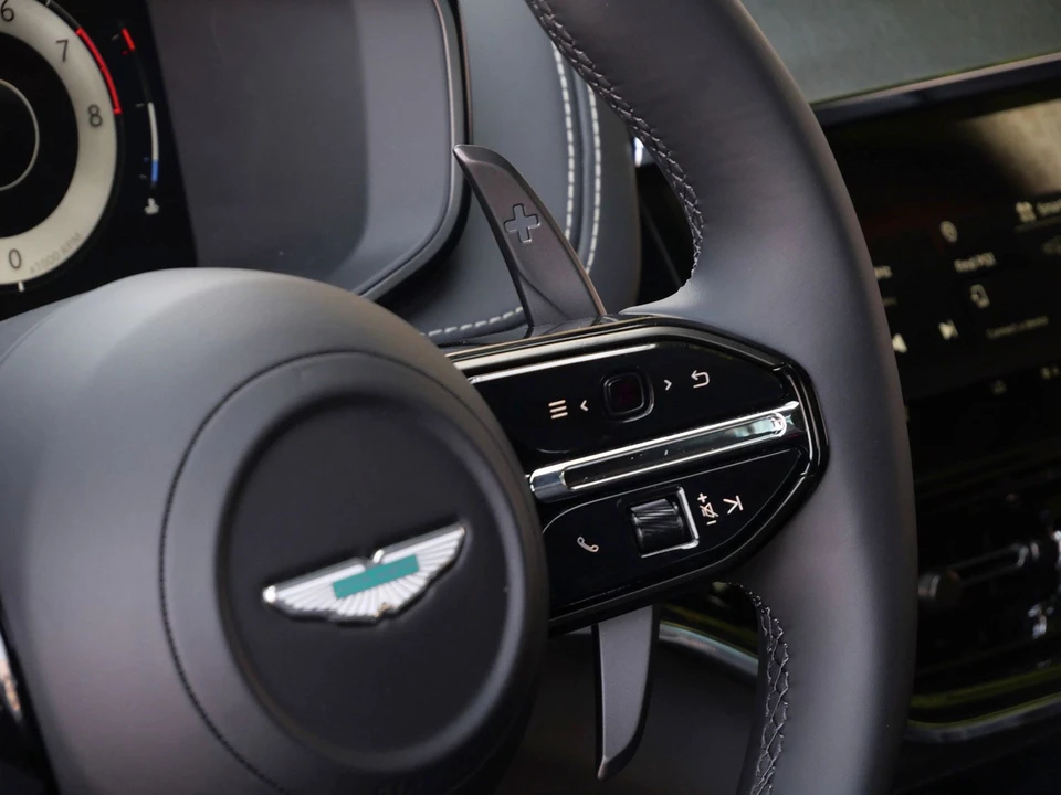 2026 Aston Martin DBX - Image 18 of 28