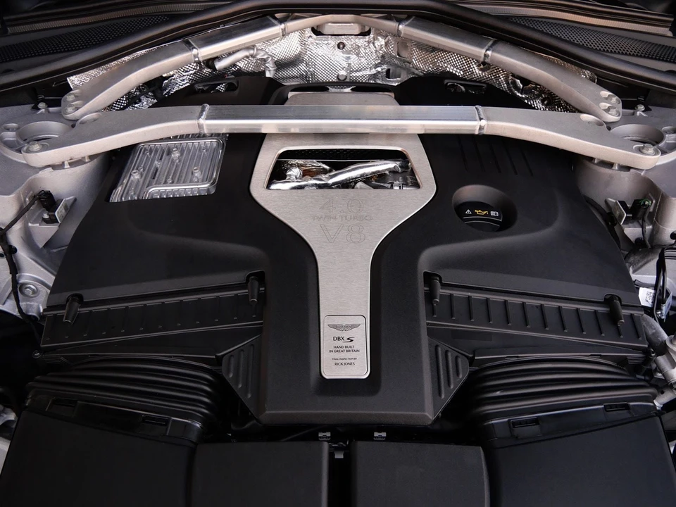 2026 Aston Martin DBX - Image 27 of 28
