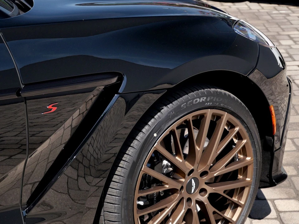 2026 Aston Martin DBX - Image 9 of 28