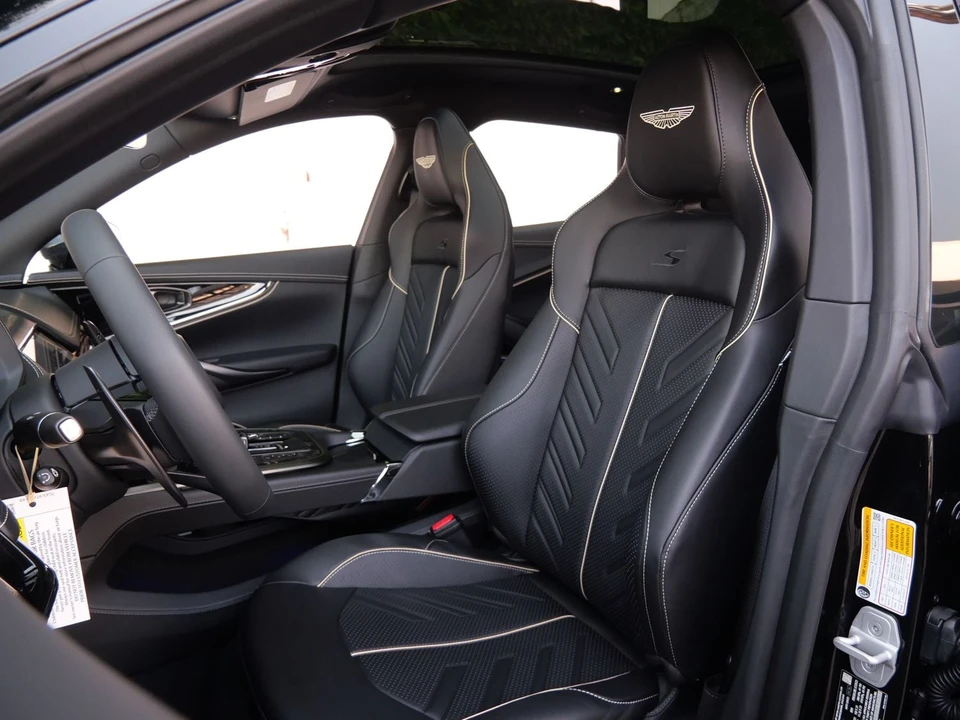 2026 Aston Martin DBX - Image 21 of 28