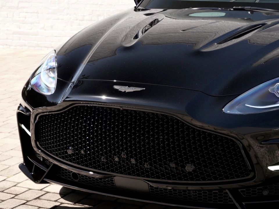 2026 Aston Martin DBX - Image 15 of 28