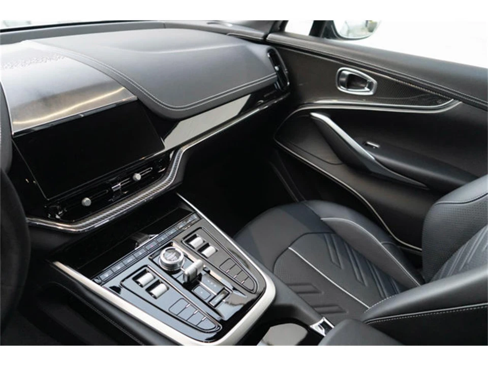 2026 Aston Martin DBX - Image 9 of 12