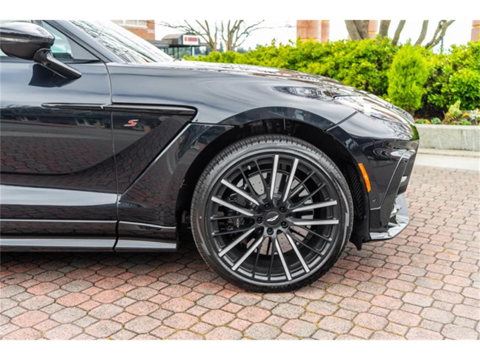 2026 Aston Martin DBX - Image 4 of 12