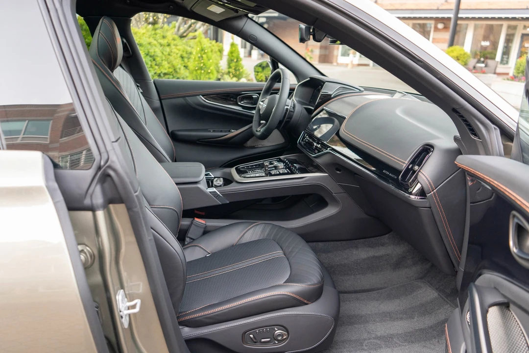 2026 Aston Martin DBX 707 - Image 26 of 31