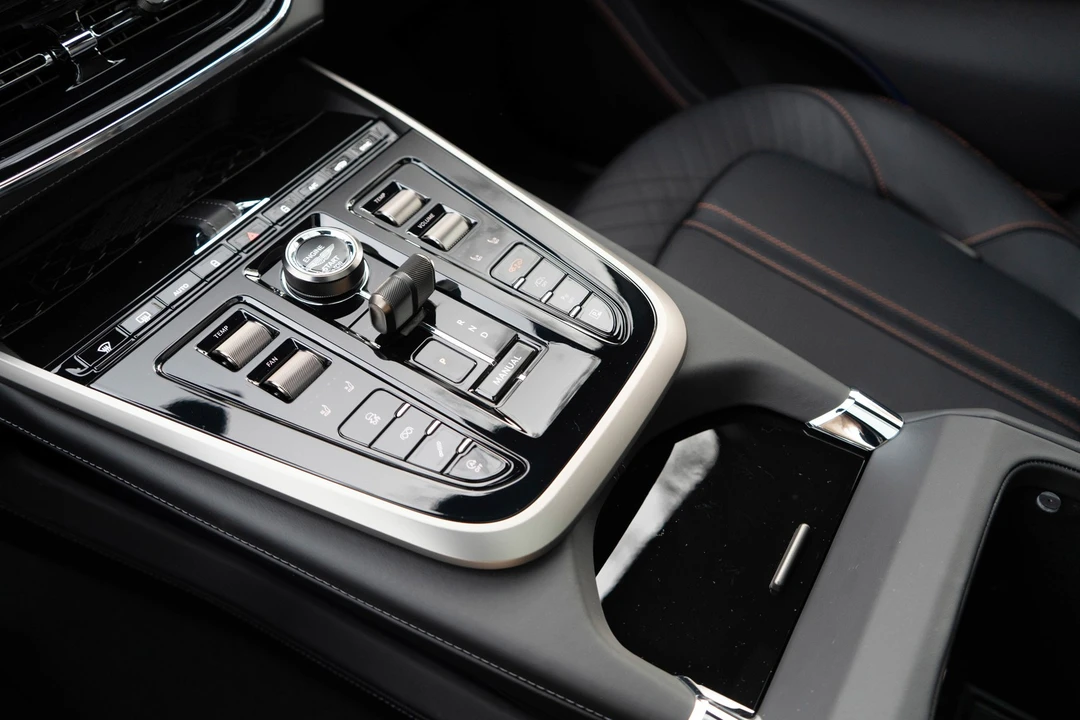 2026 Aston Martin DBX 707 - Image 21 of 31