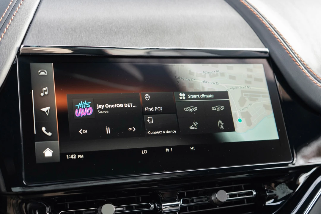 2026 Aston Martin DBX 707 - Image 15 of 31