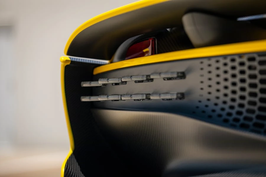 2026 Aston Martin Valhalla - Image 17 of 31