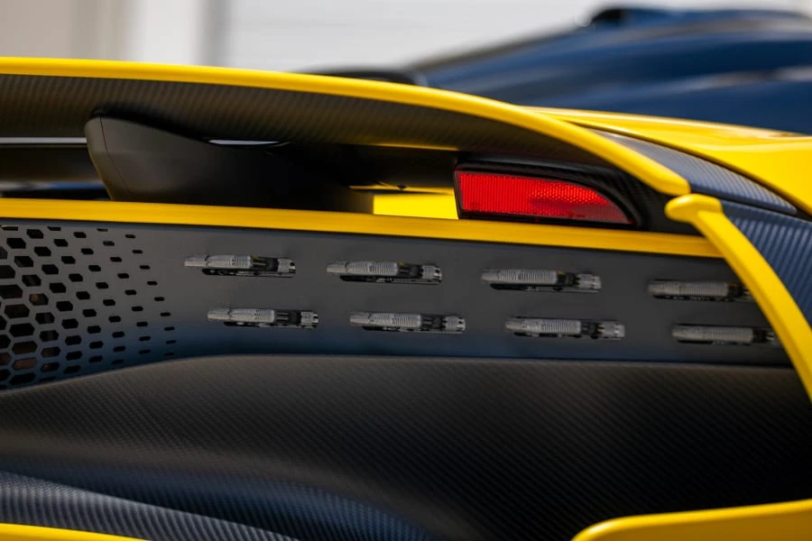 2026 Aston Martin Valhalla - Image 19 of 31