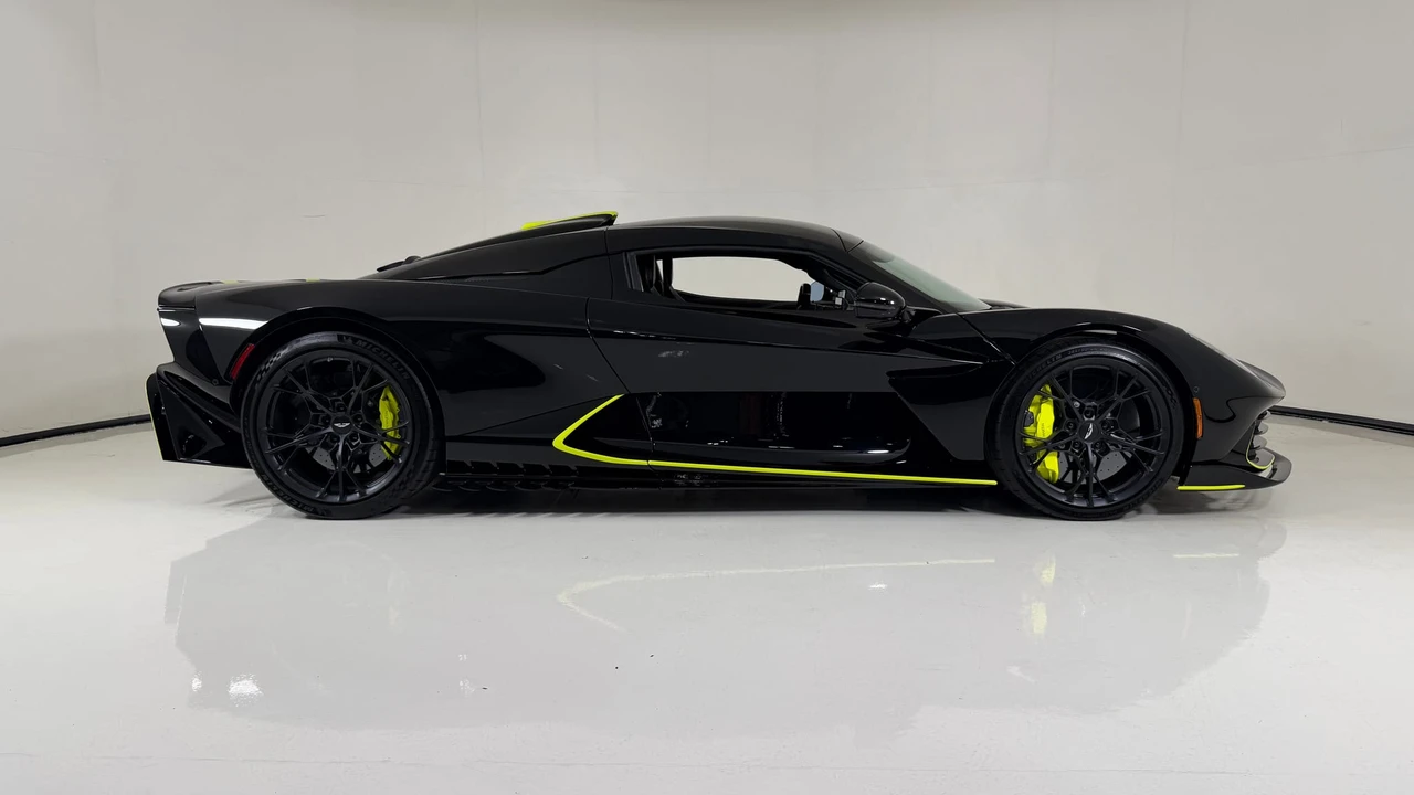 2026 Aston Martin Valhalla - Image 26 of 31