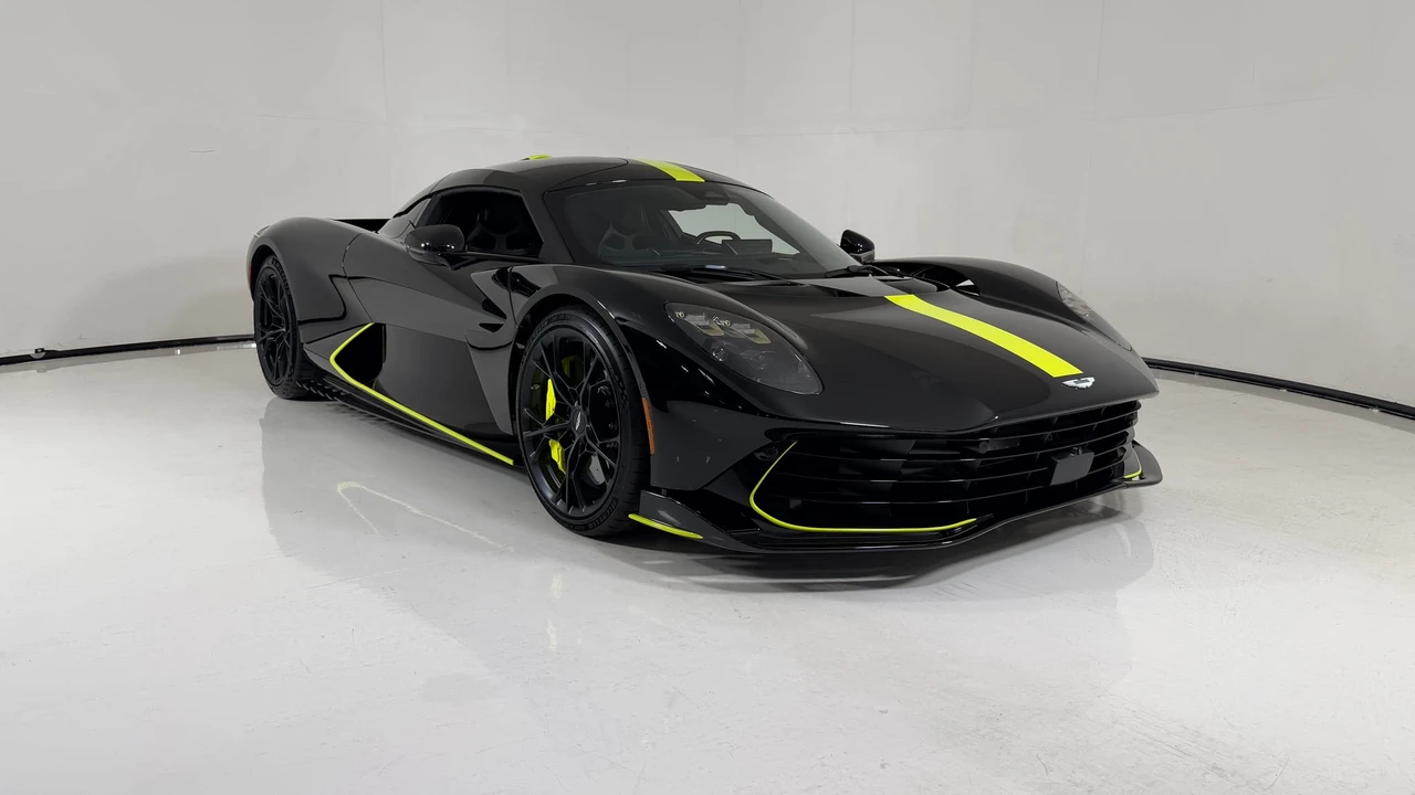 2026 Aston Martin Valhalla - Image 25 of 31